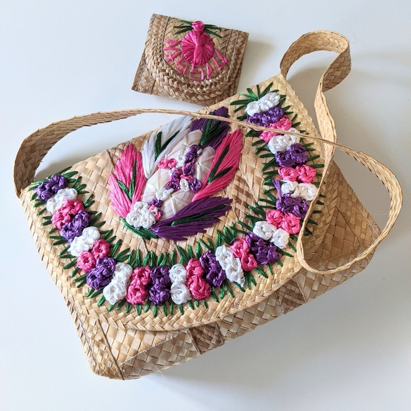 Handbags - Vintage 1950s 1960s woven grass + raffia NASSAU tourist bag